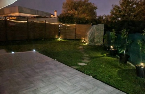 Roissy-en-Brie Apartment | Jolie Maisonnette Avec Terrasse et Jardin