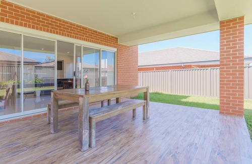 Jordan Springs House | Jordan Spring 4-bedroom villa/ free parking/convenient transportation n