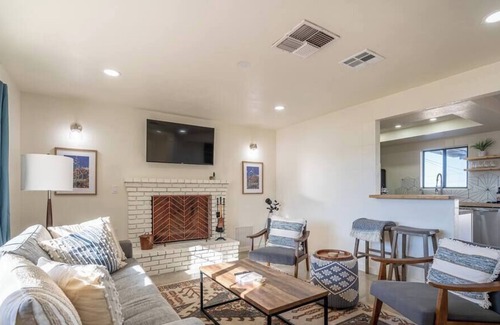 Twentynine Palms House | Joshua Tree Desert Views - King Beds | Fire Pit