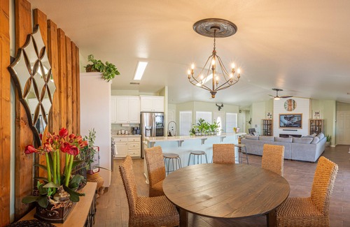 Twentynine Palms House | Joshua Tree National Park-Gorgeous Home-HotTub+Game Rm+Views+EV Charger!