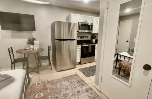 Joslyn Castle Apartment | Joslyn Studio Perfect for 1-2