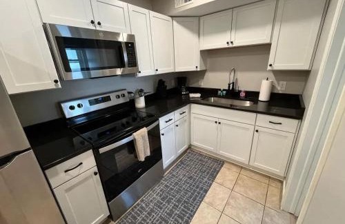 Joslyn Castle Apartment | Joslyn Studio Perfect for 1-2