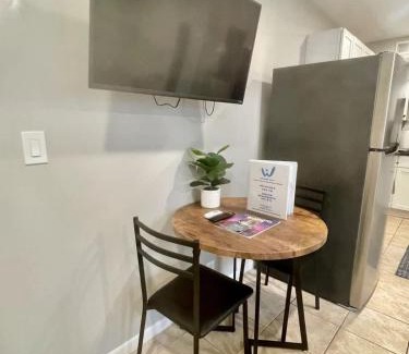 Joslyn Castle Apartment | Joslyn Studio Perfect for 1-2