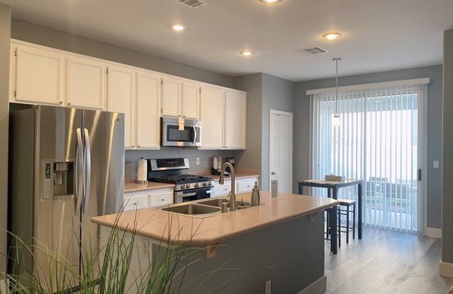 Spring Valley House | Joyful 5 Bed/3 Bath Home near Summerlin