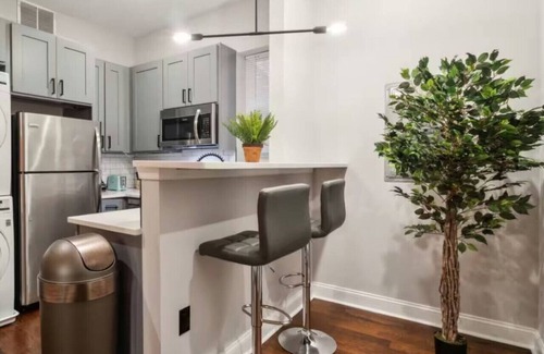 North Philadelphia West Apartment | Jr 1Br w/2 Beds | Sleeps 4 | 10 min to DT