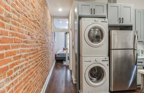 North Philadelphia West Apartment | Jr 1Br w/2 Beds | Sleeps 4 | 10 min to DT