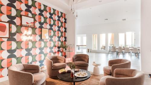 Camelback Foothills Villa | Julep by AvantStay Stylish 9 BR Estate w Mid-Century Modern Decor