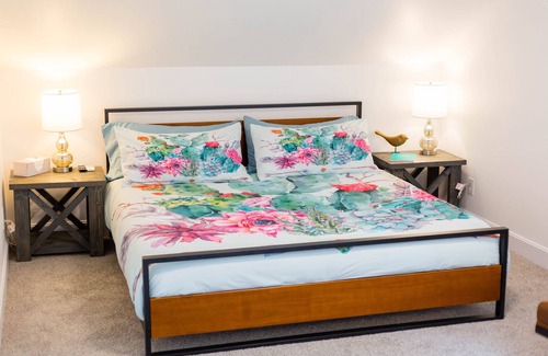 Perryville Apartment | June Bug's Loft