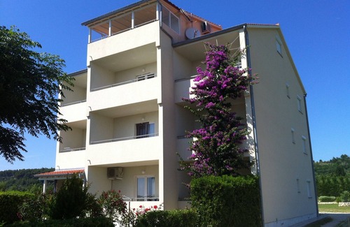 Ljubac Apartment | JUNE.-Oct. OFFERS, FAMILIES, SENIORS, COUPLES, GROUPS UP TO 32 PERS. May to October. UNTIL 5.