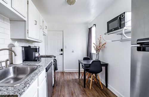 Victorian Village Apartment | Jungle Casa Dos