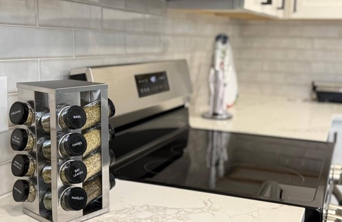 Columbus House | Jungle-Inspired 4BR Oasis - Peaceful & Private