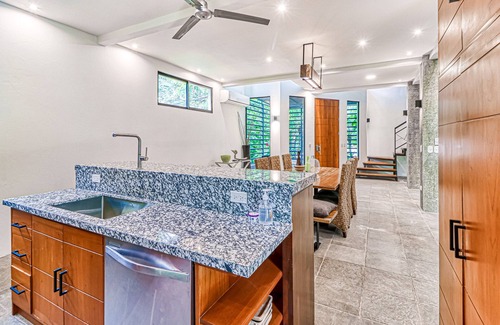 Valle Pura Vida House | Jungle-view house with infinity pool, balcony, & lanai - snowbird-friendly