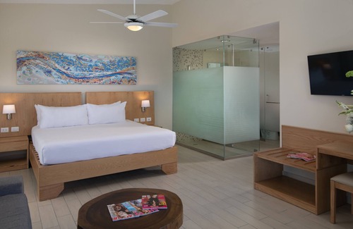 Los Brazos Hotel | Junior Suite at Lifestyle Tropical Beach Resort & Spa