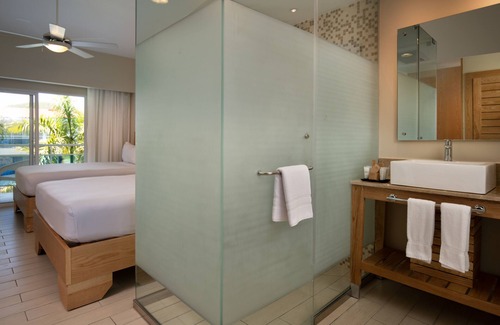 Los Brazos Hotel | Junior Suite at Lifestyle Tropical Beach Resort & Spa