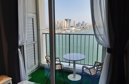 Sokcho Hotel | Junior suite room on the 11th floor with views of the sea, lake and mountain.