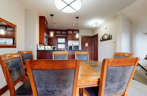 Mammoth Lakes Cabin | Juniper Crest 6 3 Bedroom Townhouse by RedAwning