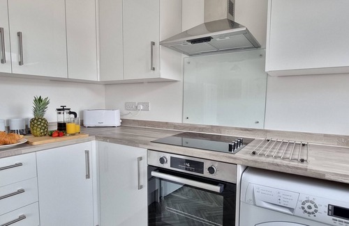 Southampton Apartment | Juniper downstairs apartment sleeps 7 people