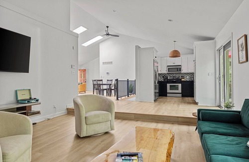 New Buffalo House | Juniper Presents: A Tranquil, Stylish Woodlands Vacay Home w/EV Charger