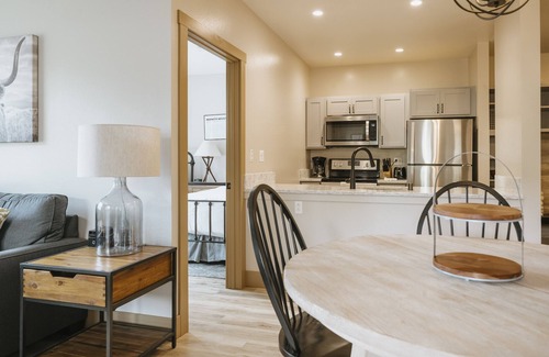 Mammoth Lakes Hotel | Juniper Springs Resort