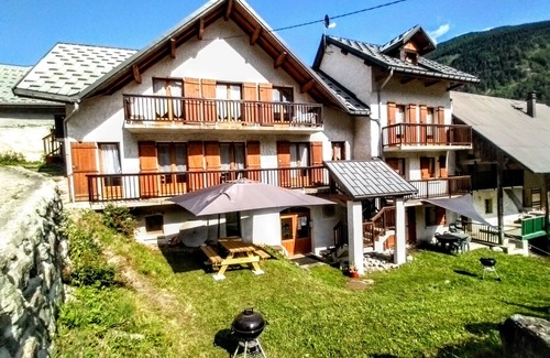 Saint-Colomban-des-Villards Apartment | Just 5 minutes from the Domaine des Sybelles! Fully equipped apartment with view.