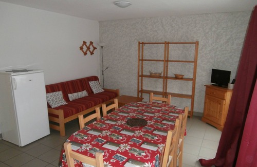 Saint-Colomban-des-Villards Apartment | Just 5 minutes from the Domaine des Sybelles! Fully equipped apartment with view.