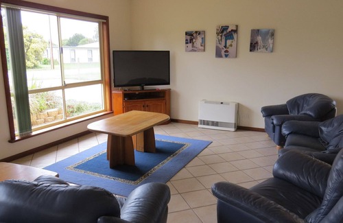 Middleton House | Juscruizin - Spacious relaxing house for Beach Getaway