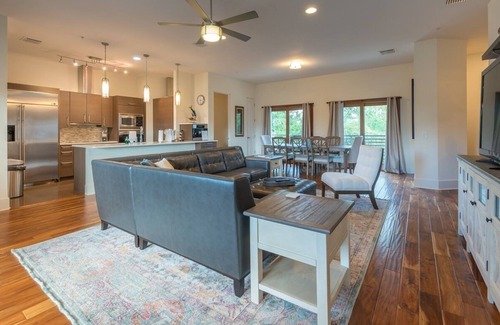 Winter Park Apartment | Just 3 Blocks to Park Ave Shops/Restaurants, 2 From The Winter Park Village!