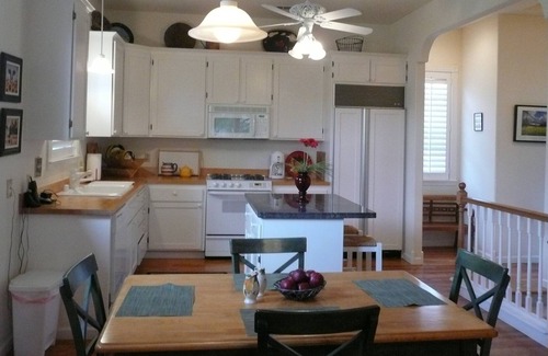 St. Helena House | Just 5 Minutes Walk To Main Street St. Helena & Vineyards - Classic Victoriana