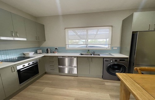 Lake Wangary Apartment | Just for 2 - a fantastic apartment - Perfect Coffin Bay base for one or two guests