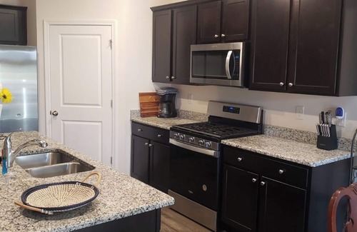 Longs House | Just mins from ocean and major attractions