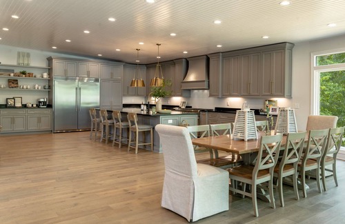 Groveoak Cottage | Just renovated! LAKE FRONT FAMILY GETAWAY 5 Bedrooms, 3.5 Baths