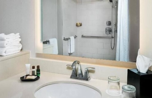 Pinch District House | Just What You Were Looking For! 2 Convenient Units, Restaurant and Bar