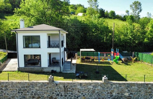 Bartin Villa | Küre Dağları Manzaralı Şömineli ve Bahçeli Villa