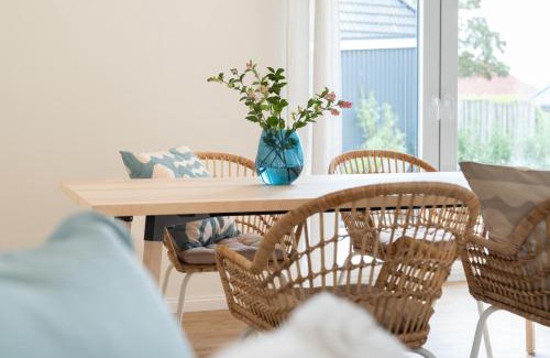 Mildstedt Apartment | Küstenbutze im Beach-Style 2 Bedrooms, 2 Bäder , Garten, Terrasse, Top-Modern