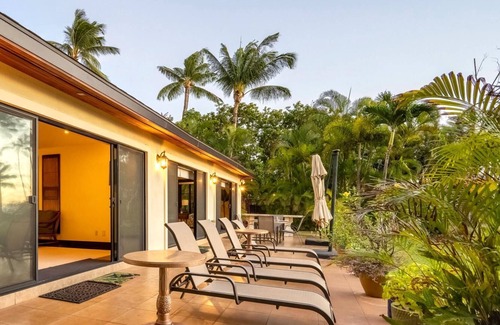 Kihei House | K B M Resorts: Maui Hale-1470, Beach Front House, 3 Bedroom, On the Sand, Sleeps 10+, Perfect for Families, L'occitane, Privacy, Includes Rental Car!