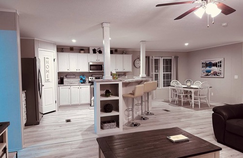 Laketon House | K & M Suite is a brand-new home in a peaceful, quiet neighborhood.