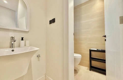 Riyadh Apartment | K10- Luxury Modern Prime Location near the Airport