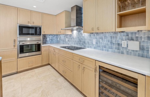 Waikiki Resort | Ka Laʻi Waikiki Beach, LXR Hotels & Resorts