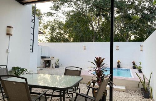 Merida House | Kaab: Exclusividad y confort en un oasis vacacional con piscina