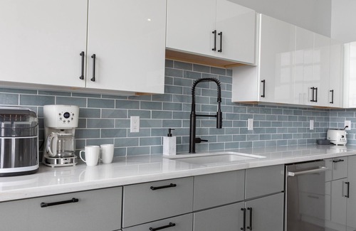 Island Park House | KABINO: Trailer Parking, Huge Garage Doors w/hot tub Wifi