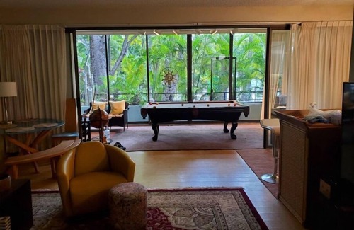 Waialae Iki Condo | Kahala Beachfront Unique Bohemian Home