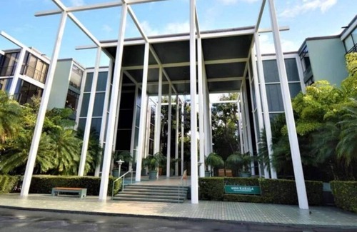 Waialae Iki Condo | Kahala Beachfront Unique Bohemian Home