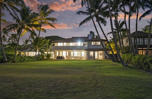 Kailua Villa | Kailua Hale Kahakai by Gather: Lux Oceanview Villa w/Beach, Walk to Attractions