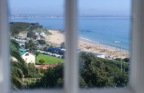 Mossel Bay Villa | Kalimera Beach House MosselbaynWalking distance to beach, stunning sea views