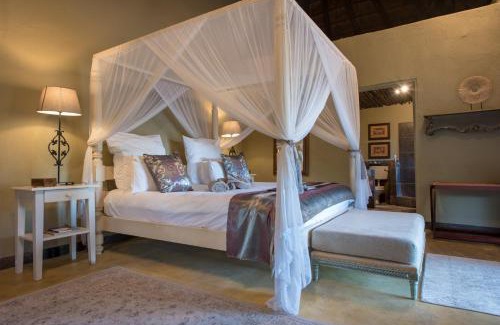 Thorny Bush Game Reserve Cabin | Kambaku Safari Lodge