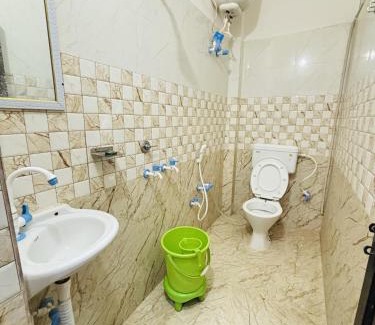 Ayodhya House | Kanak Bihari Yatri Niwas, 100 Meter Ram Ki Paidi, Saryu River