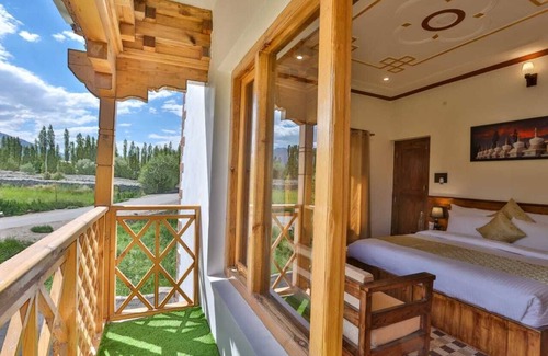 Leh Hotel | Kangseng House