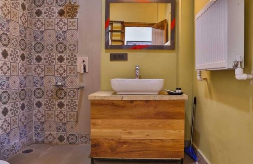 Leh Hotel | Kangseng House