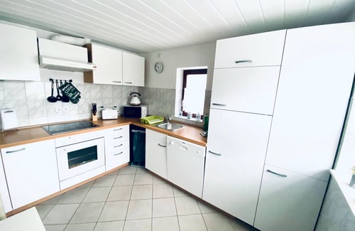 Graal Mueritz House | Kapitäns HUS - Ganzes Haus nur 300m zum Strand mit Infrarotsauna, Großer Garten, Kamin, Whirlpool -