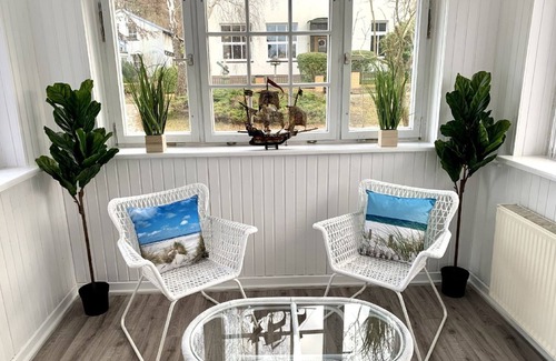 Graal Mueritz House | Kapitäns HUS - Ganzes Haus nur 300m zum Strand mit Infrarotsauna, Großer Garten, Kamin, Whirlpool -